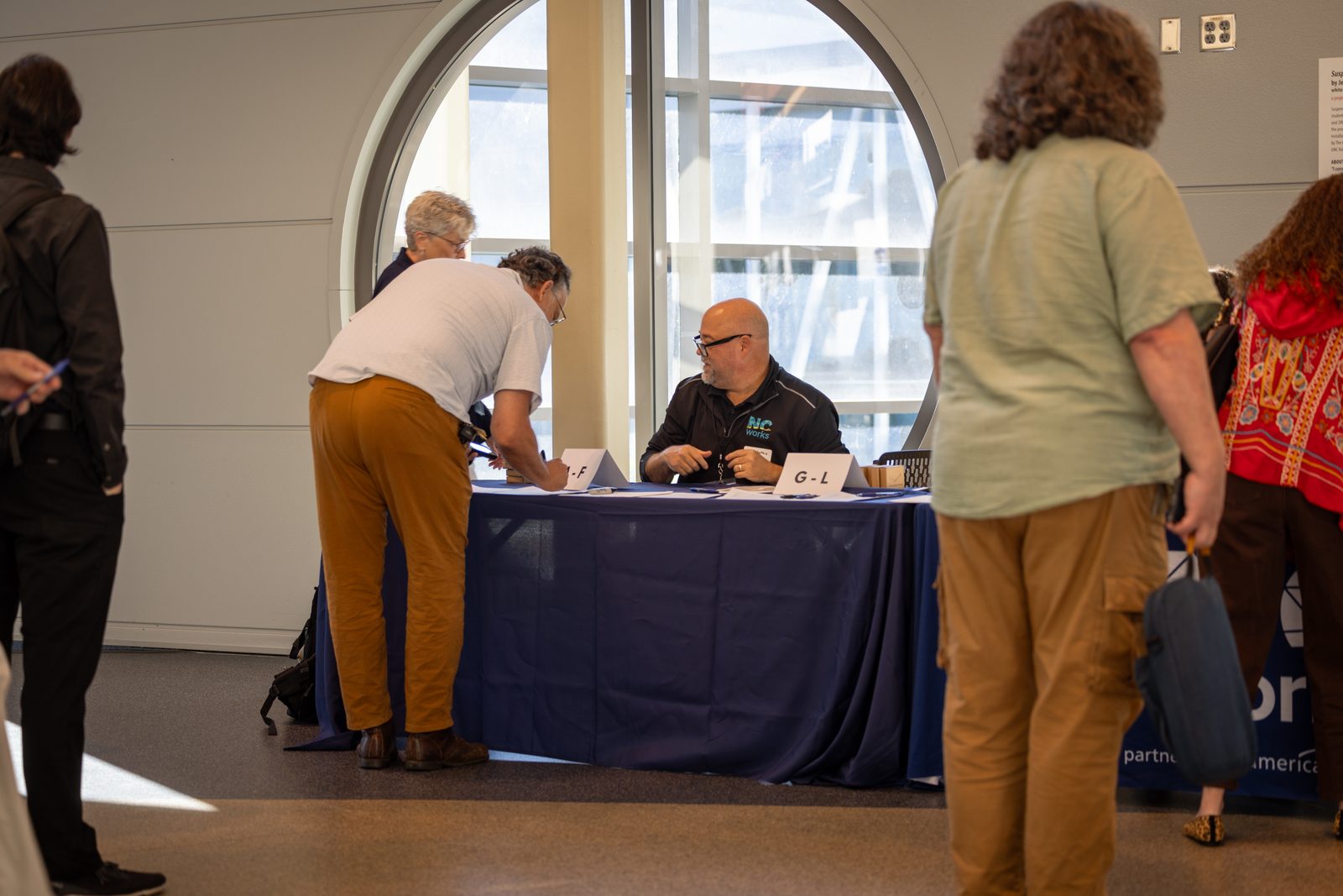 Attendees checking in at the Brainhub registration table